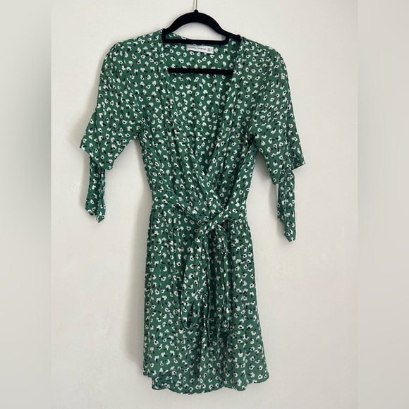 💚 FAITHFULL THE BRAND Oslo Mini Dress Vintage Bloom Green Wrap Ties Sz 4 EUC - Picture 3 of 6